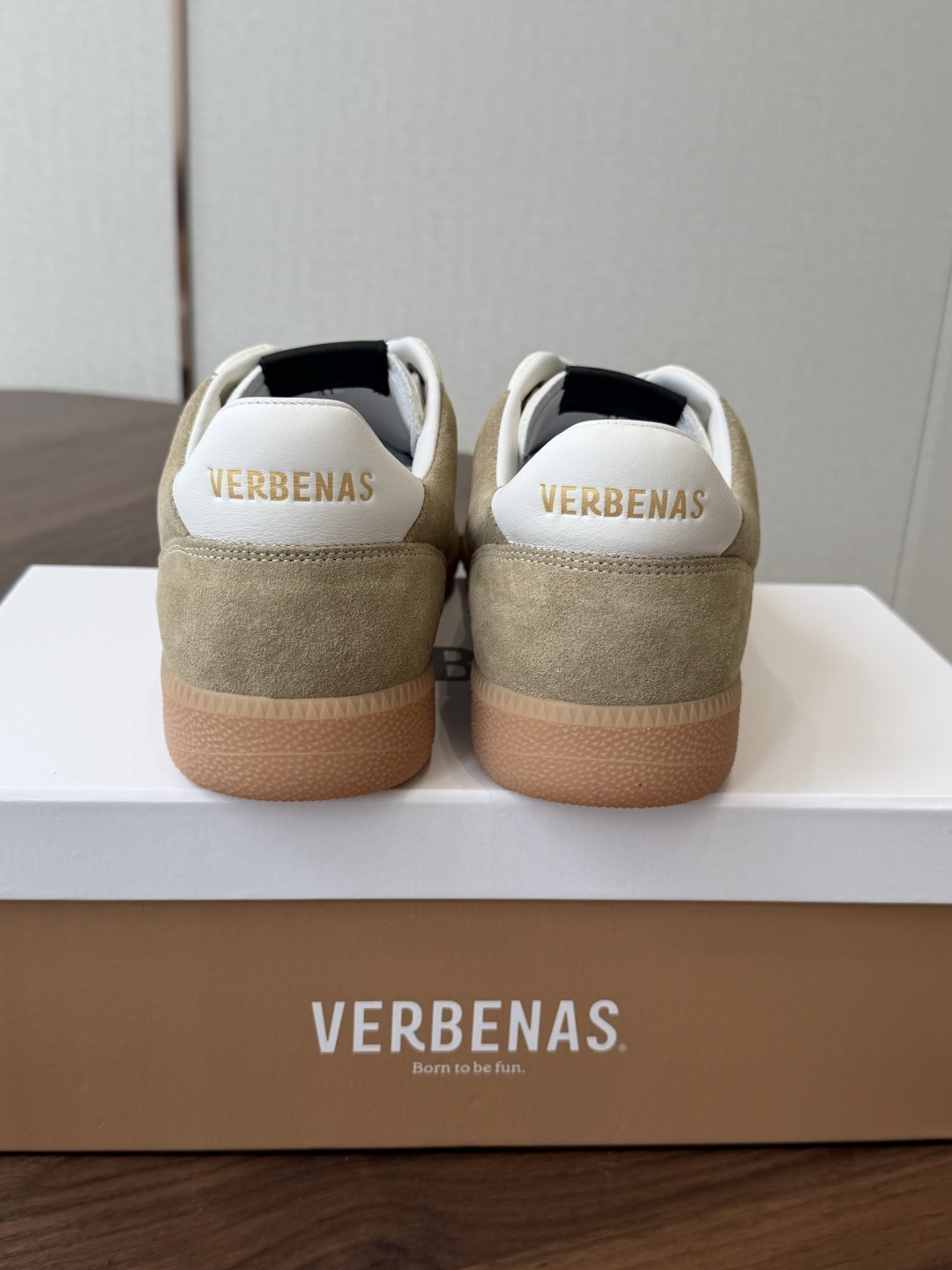Verbenas 26新色 情侣款 德训鞋 休闲 运动鞋材质:牛京/牛皮/布面,柔软细腻的特点与时尚潮 Verbenas 26新色 情侣款 德训鞋 休闲 运动鞋材质:牛京/牛皮/布面,柔软细腻的特点与时尚潮