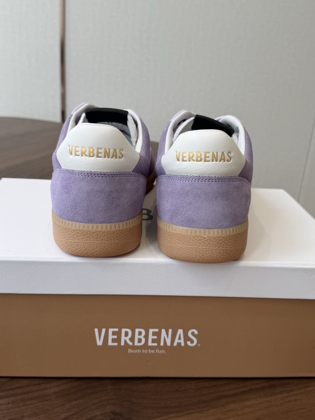 Verbenas 26新色 情侣款 德训鞋 休闲 运动鞋材质:牛京/牛皮/布面,柔软细腻的特点与时尚潮 Verbenas 26新色 情侣款 德训鞋 休闲 运动鞋材质:牛京/牛皮/布面,柔软细腻的特点与时尚潮