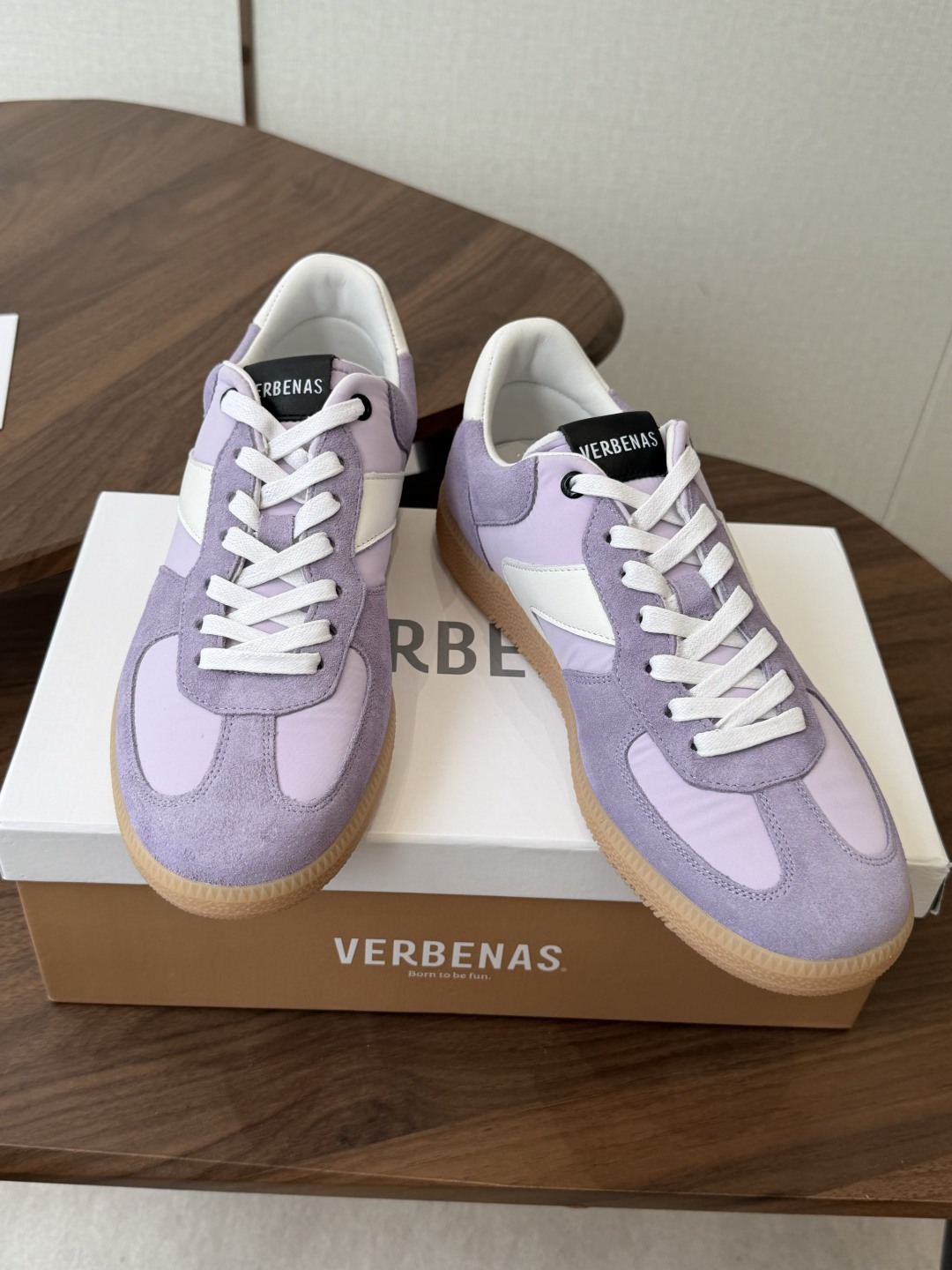 Verbenas 26新色 情侣款 德训鞋 休闲 运动鞋材质:牛京/牛皮/布面,柔软细腻的特点与时尚潮 Verbenas 26新色 情侣款 德训鞋 休闲 运动鞋材质:牛京/牛皮/布面,柔软细腻的特点与时尚潮
