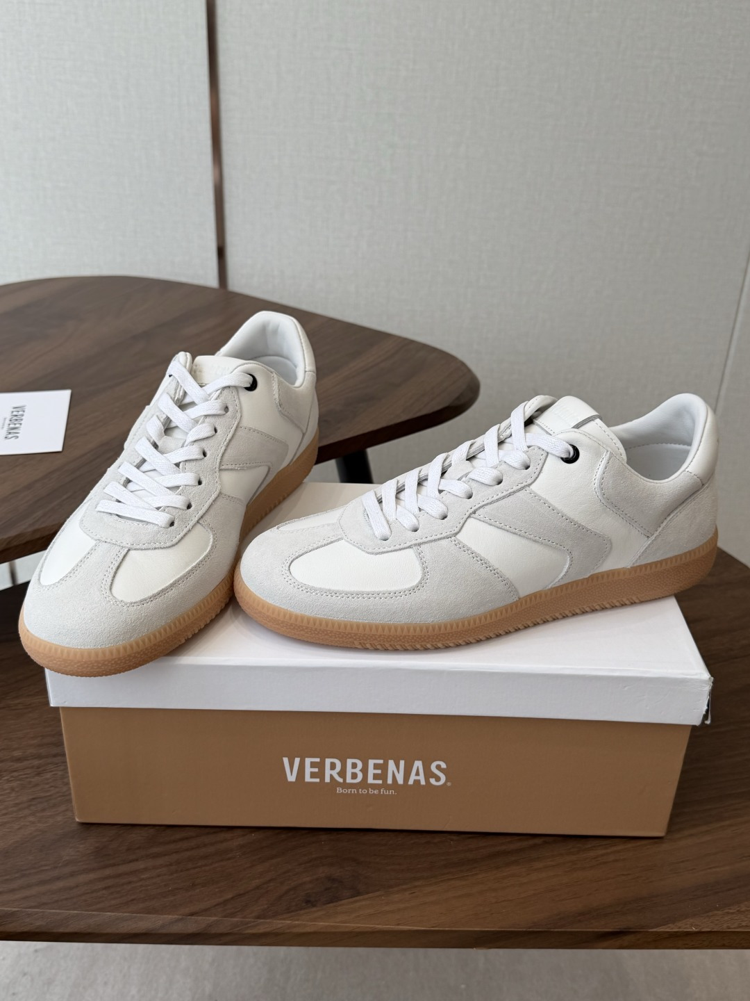 Verbenas 26新色 情侣款 德训鞋 休闲 运动鞋材质:牛京/牛皮/布面,柔软细腻的特点与时尚潮 Verbenas 26新色 情侣款 德训鞋 休闲 运动鞋材质:牛京/牛皮/布面,柔软细腻的特点与时尚潮
