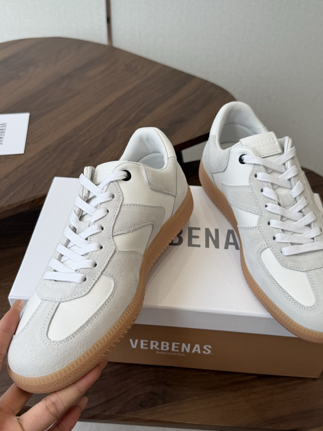 Verbenas 26新色 情侣款 德训鞋 休闲 运动鞋材质:牛京/牛皮/布面,柔软细腻的特点与时尚潮 Verbenas 26新色 情侣款 德训鞋 休闲 运动鞋材质:牛京/牛皮/布面,柔软细腻的特点与时尚潮