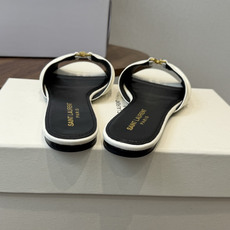 Saint Laurent26ss夏季新款褶皱YSL扣饰平底凉拖鞋面采用褶皱设计,搭配金属YSL标识,低 Saint Laurent26ss夏季新款褶皱YSL扣饰平底凉拖鞋面采用褶皱设计,搭配金属YSL标识,低
