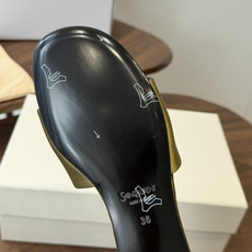 Saint LaurentYSL26ss夏季新款缎面真丝一字拖鞋SAINT LAURENT一字拖,以极简 Saint LaurentYSL26ss夏季新款缎面真丝一字拖鞋SAINT LAURENT一字拖,以极简