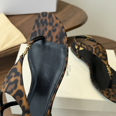 Saint Laurent26ss夏季新款标志性YSL扣饰夹脚凉鞋SAINT LAURENT的标志性YS Saint Laurent26ss夏季新款标志性YSL扣饰夹脚凉鞋SAINT LAURENT的标志性YS