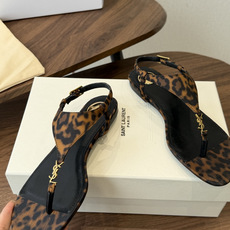 Saint Laurent26ss夏季新款标志性YSL扣饰夹脚凉鞋SAINT LAURENT的标志性YS Saint Laurent26ss夏季新款标志性YSL扣饰夹脚凉鞋SAINT LAURENT的标志性YS