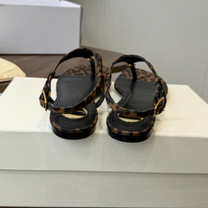 Saint Laurent26ss夏季新款标志性YSL扣饰夹脚凉鞋SAINT LAURENT的标志性YS Saint Laurent26ss夏季新款标志性YSL扣饰夹脚凉鞋SAINT LAURENT的标志性YS