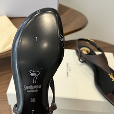 Saint Laurent26ss夏季新款标志性YSL扣饰夹脚凉鞋SAINT LAURENT的标志性YS Saint Laurent26ss夏季新款标志性YSL扣饰夹脚凉鞋SAINT LAURENT的标志性YS