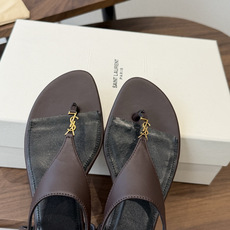 Saint Laurent26ss夏季新款标志性YSL扣饰夹脚凉鞋SAINT LAURENT的标志性YS Saint Laurent26ss夏季新款标志性YSL扣饰夹脚凉鞋SAINT LAURENT的标志性YS