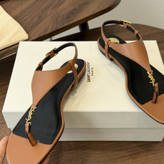 Saint Laurent26ss夏季新款标志性YSL扣饰夹脚凉鞋SAINT LAURENT的标志性YS Saint Laurent26ss夏季新款标志性YSL扣饰夹脚凉鞋SAINT LAURENT的标志性YS