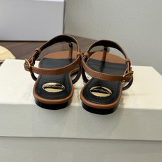 Saint Laurent26ss夏季新款标志性YSL扣饰夹脚凉鞋SAINT LAURENT的标志性YS Saint Laurent26ss夏季新款标志性YSL扣饰夹脚凉鞋SAINT LAURENT的标志性YS