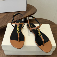 Saint Laurent26ss夏季新款标志性YSL扣饰夹脚凉鞋SAINT LAURENT的标志性YS Saint Laurent26ss夏季新款标志性YSL扣饰夹脚凉鞋SAINT LAURENT的标志性YS