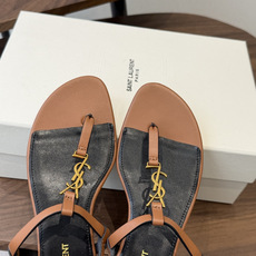Saint Laurent26ss夏季新款标志性YSL扣饰夹脚凉鞋SAINT LAURENT的标志性YS Saint Laurent26ss夏季新款标志性YSL扣饰夹脚凉鞋SAINT LAURENT的标志性YS