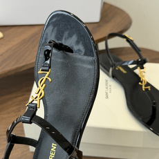 Saint Laurent26ss夏季新款标志性YSL扣饰夹脚凉鞋SAINT LAURENT的标志性YS Saint Laurent26ss夏季新款标志性YSL扣饰夹脚凉鞋SAINT LAURENT的标志性YS