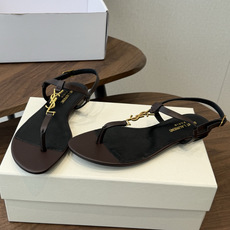 Saint Laurent26ss夏季新款标志性YSL扣饰夹脚凉鞋SAINT LAURENT的标志性YS Saint Laurent26ss夏季新款标志性YSL扣饰夹脚凉鞋SAINT LAURENT的标志性YS