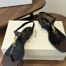 Saint Laurent26ss夏季新款标志性YSL扣饰夹脚凉鞋SAINT LAURENT的标志性YS Saint Laurent26ss夏季新款标志性YSL扣饰夹脚凉鞋SAINT LAURENT的标志性YS