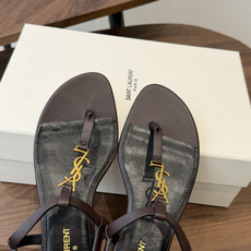 Saint Laurent26ss夏季新款标志性YSL扣饰夹脚凉鞋SAINT LAURENT的标志性YS Saint Laurent26ss夏季新款标志性YSL扣饰夹脚凉鞋SAINT LAURENT的标志性YS