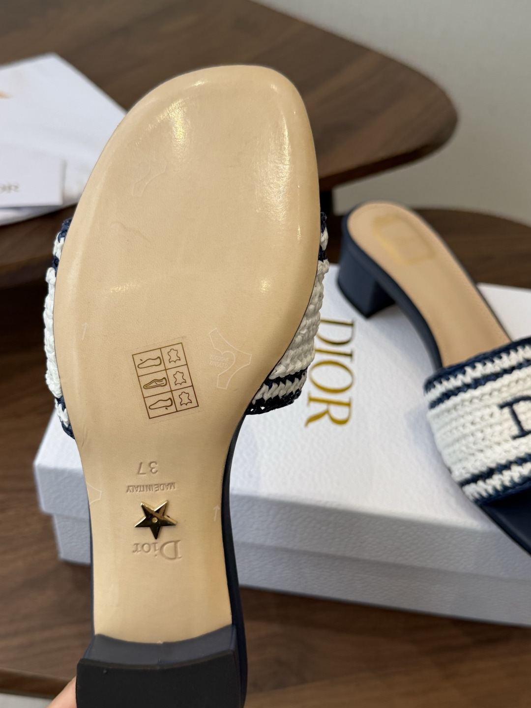 Dior |  迪奥早春新品走秀款CD刺绣logo度假风平底、粗跟拖鞋！ 硬货上新🆕❥代购级别！高级感十