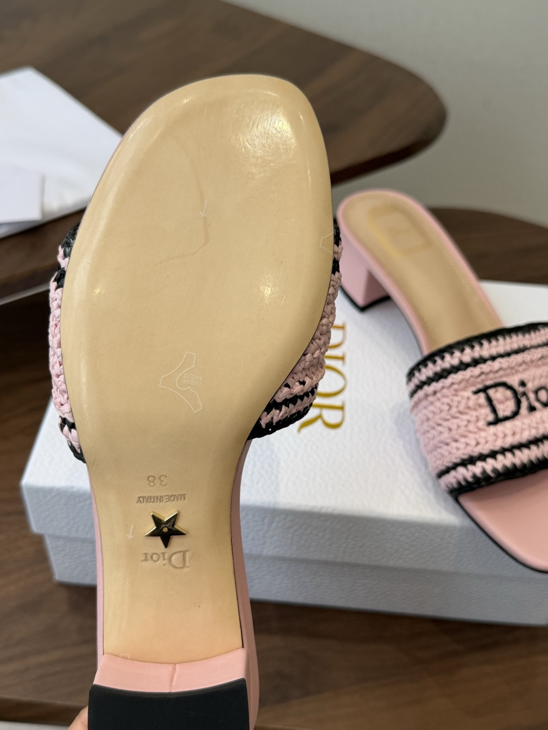 Dior |  迪奥早春新品走秀款CD刺绣logo度假风平底、粗跟拖鞋！ 硬货上新🆕❥代购级别！高级感十