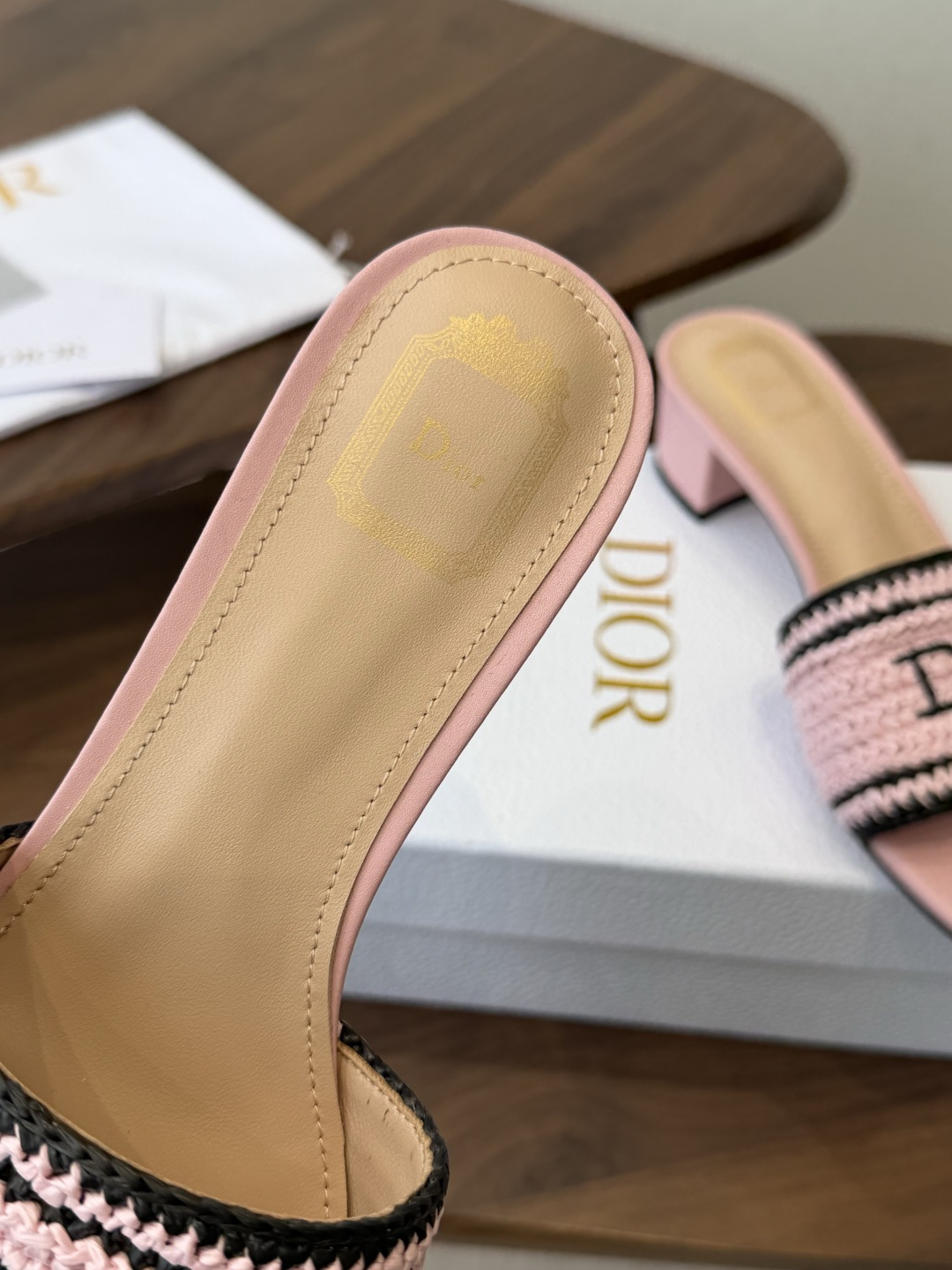 Dior |  迪奥早春新品走秀款CD刺绣logo度假风平底、粗跟拖鞋！ 硬货上新🆕❥代购级别！高级感十