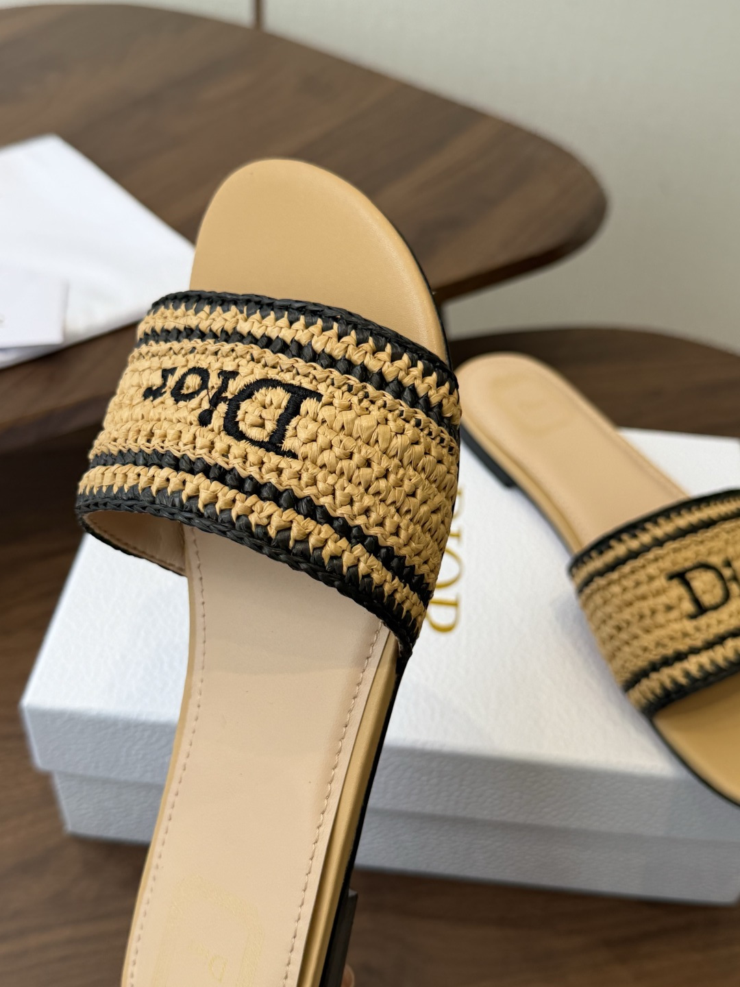Dior |  迪奥早春新品走秀款CD刺绣logo度假风平底、粗跟拖鞋！ 硬货上新🆕❥代购级别！高级感十