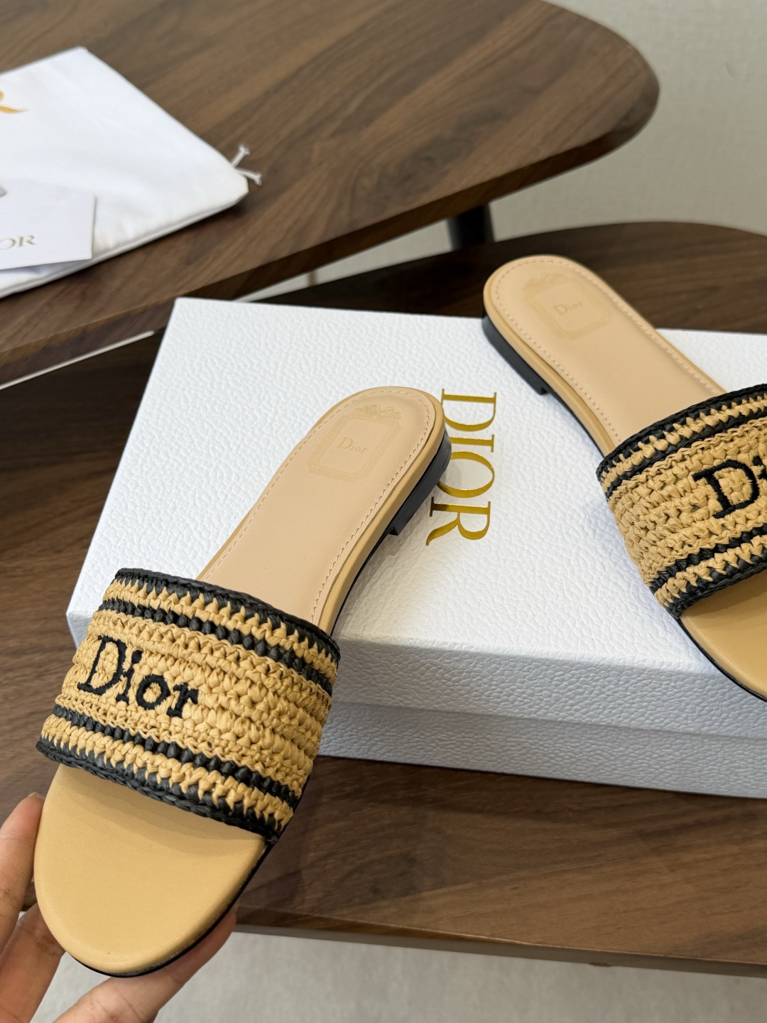 Dior |  迪奥早春新品走秀款CD刺绣logo度假风平底、粗跟拖鞋！ 硬货上新🆕❥代购级别！高级感十