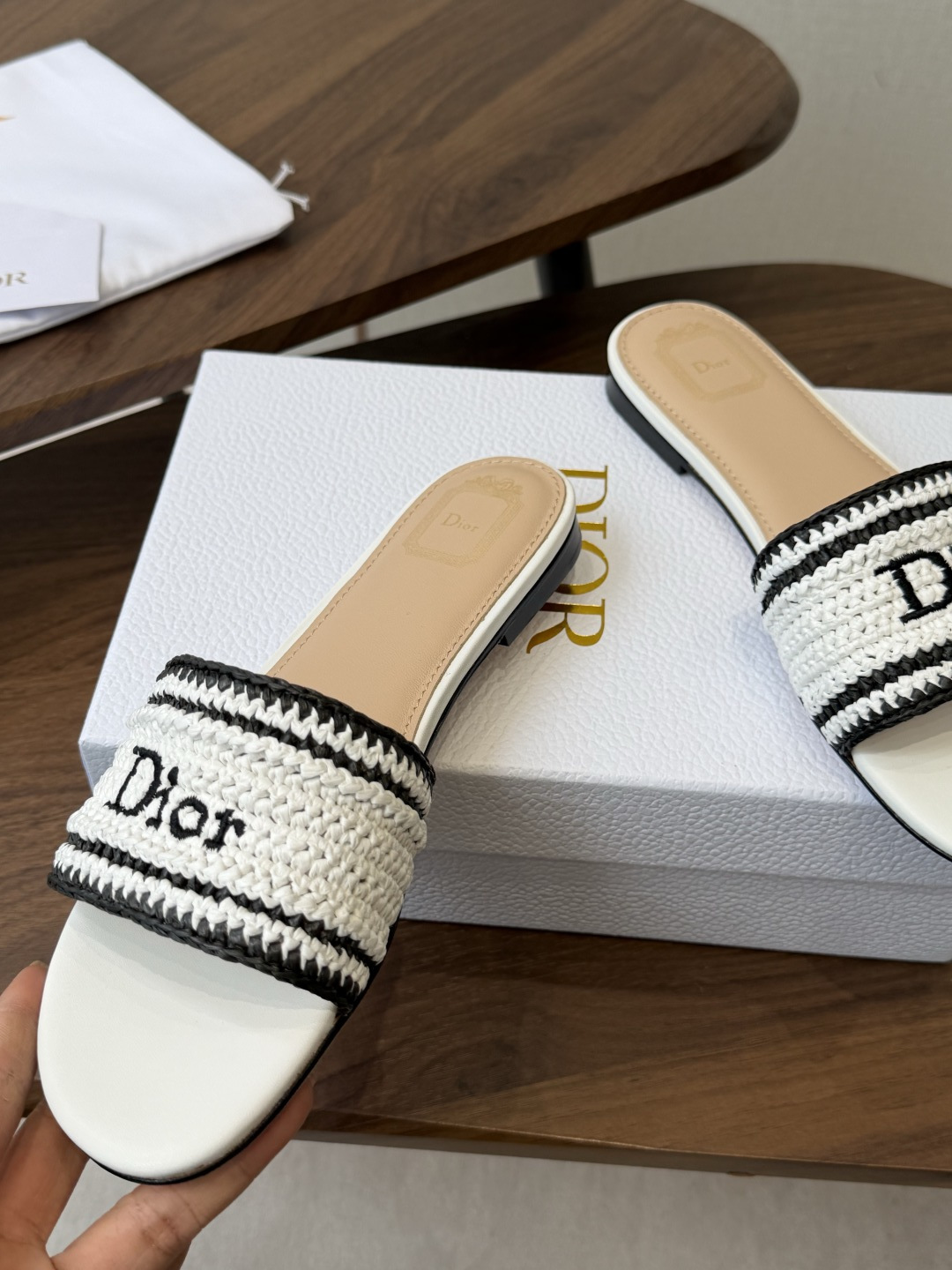 Dior |  迪奥早春新品走秀款CD刺绣logo度假风平底、粗跟拖鞋！ 硬货上新🆕❥代购级别！高级感十