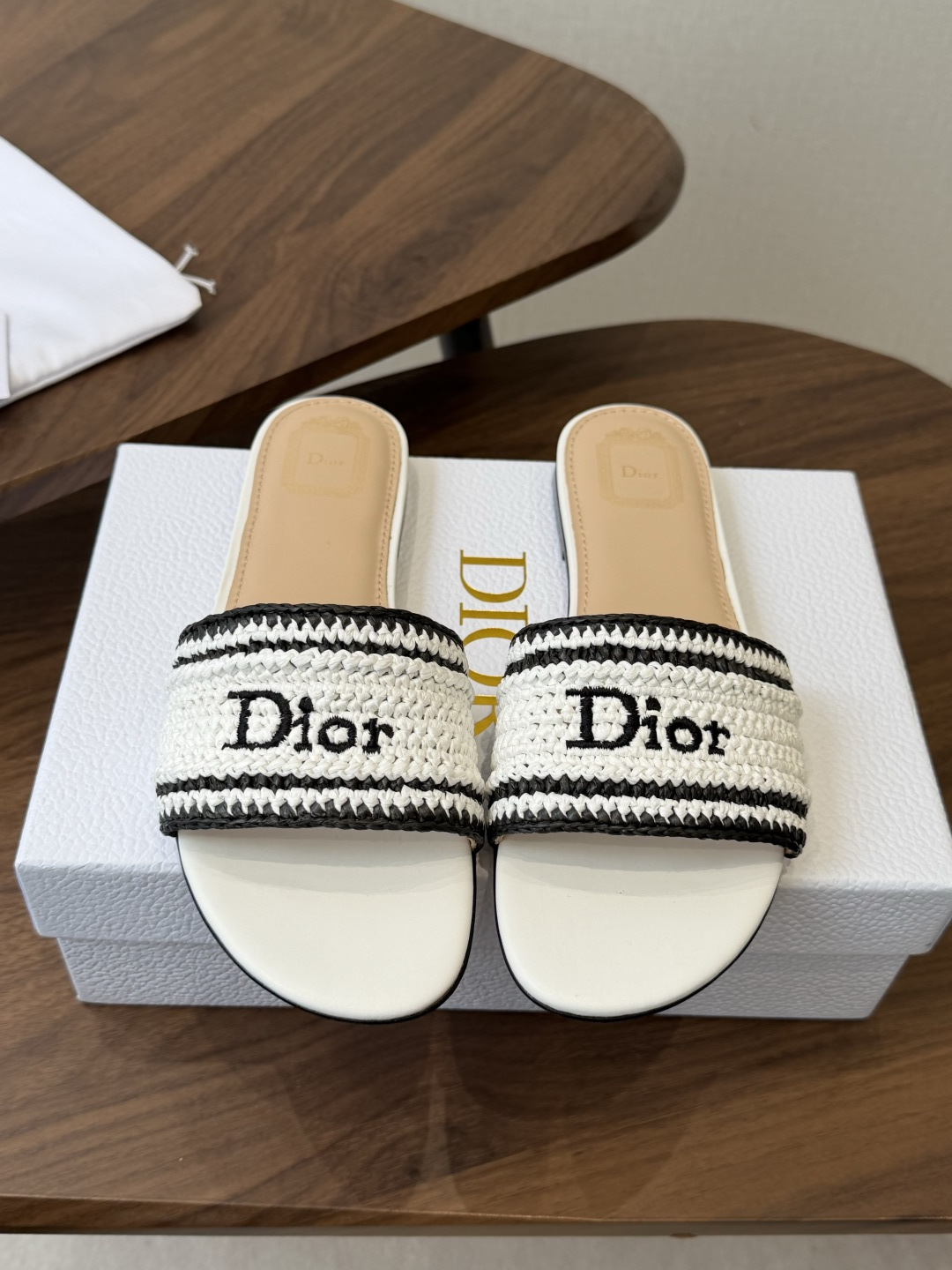Dior |  迪奥早春新品走秀款CD刺绣logo度假风平底、粗跟拖鞋！ 硬货上新🆕❥代购级别！高级感十