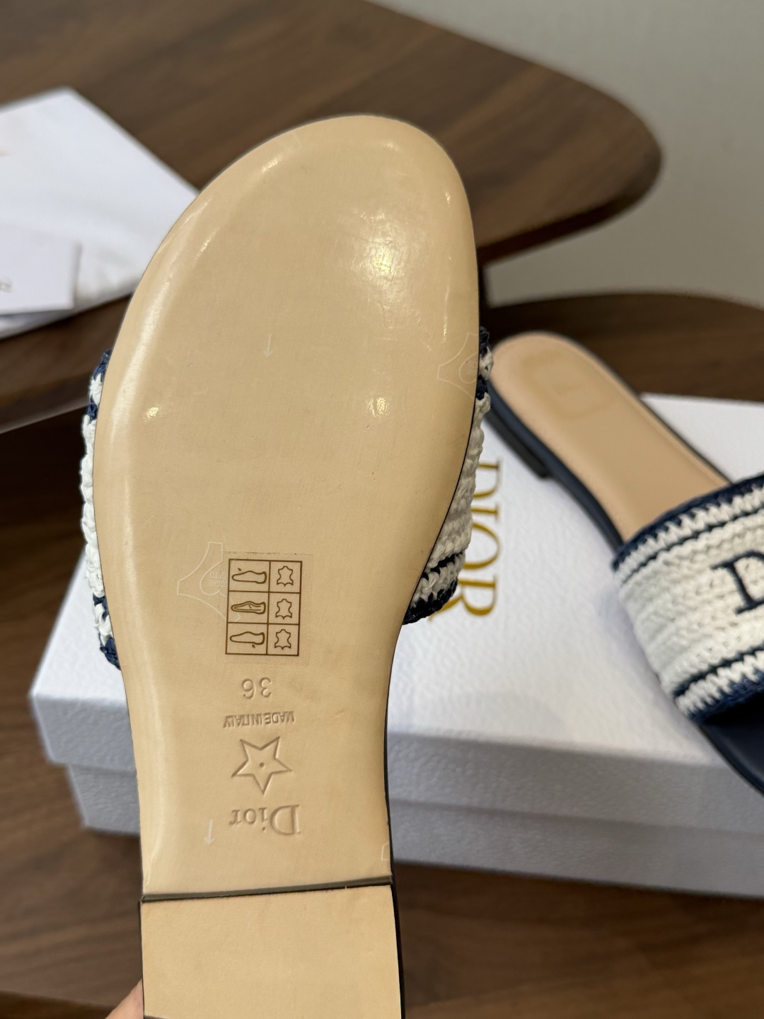 Dior |  迪奥早春新品走秀款CD刺绣logo度假风平底、粗跟拖鞋！ 硬货上新🆕❥代购级别！高级感十