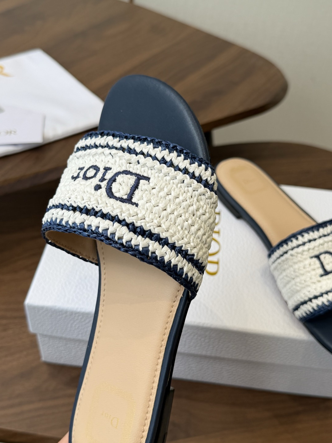 Dior |  迪奥早春新品走秀款CD刺绣logo度假风平底、粗跟拖鞋！ 硬货上新🆕❥代购级别！高级感十