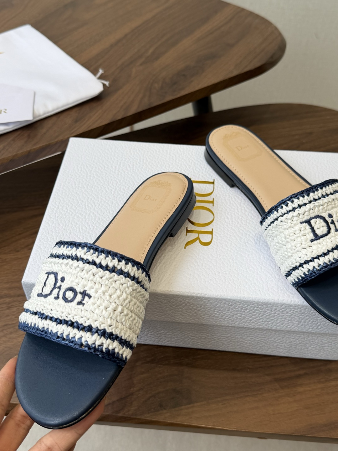 Dior |  迪奥早春新品走秀款CD刺绣logo度假风平底、粗跟拖鞋！ 硬货上新🆕❥代购级别！高级感十