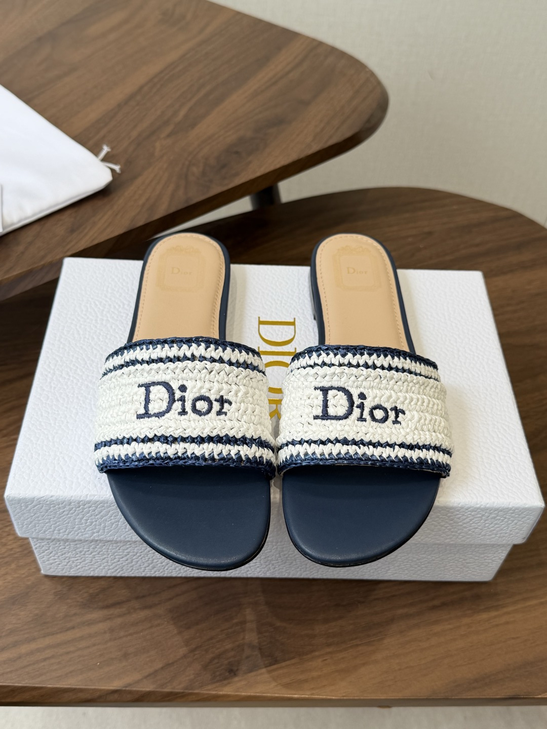Dior |  迪奥早春新品走秀款CD刺绣logo度假风平底、粗跟拖鞋！ 硬货上新🆕❥代购级别！高级感十