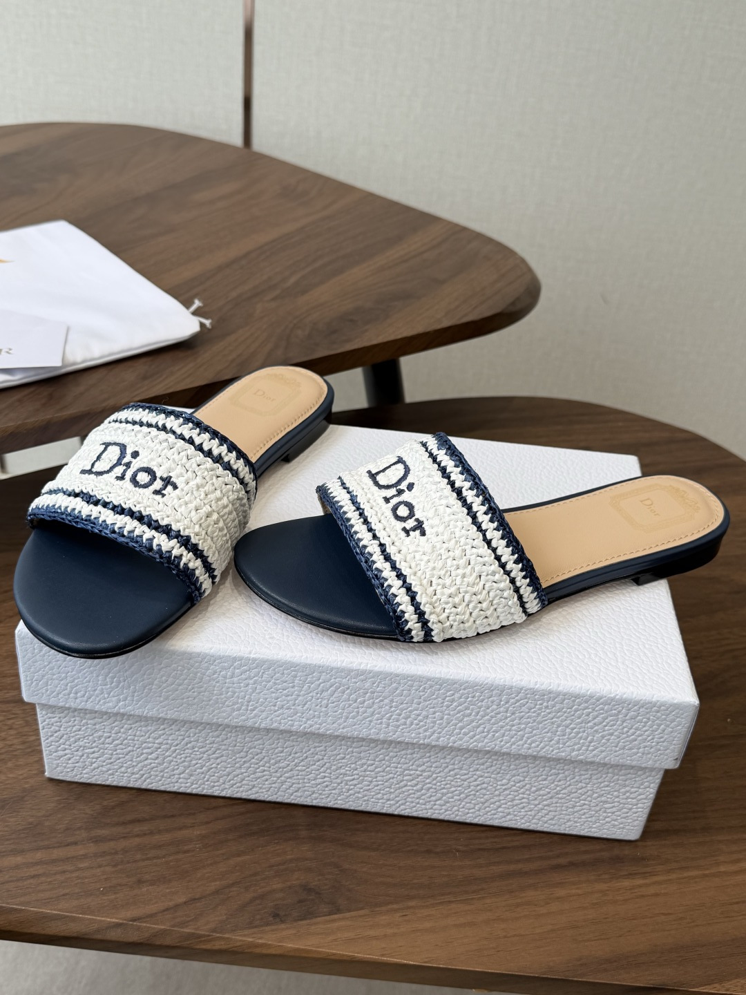 Dior |  迪奥早春新品走秀款CD刺绣logo度假风平底、粗跟拖鞋！ 硬货上新🆕❥代购级别！高级感十