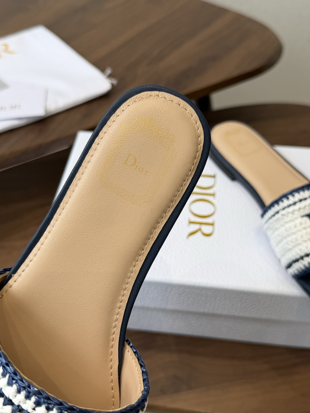 Dior |  迪奥早春新品走秀款CD刺绣logo度假风平底、粗跟拖鞋！ 硬货上新🆕❥代购级别！高级感十