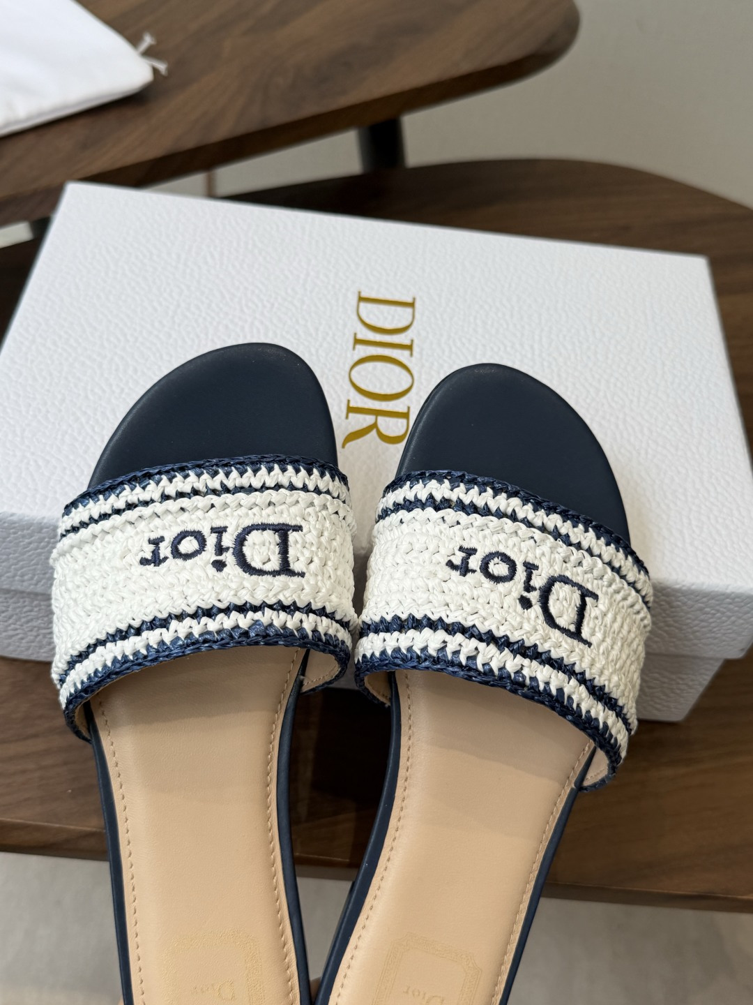 Dior |  迪奥早春新品走秀款CD刺绣logo度假风平底、粗跟拖鞋！ 硬货上新🆕❥代购级别！高级感十