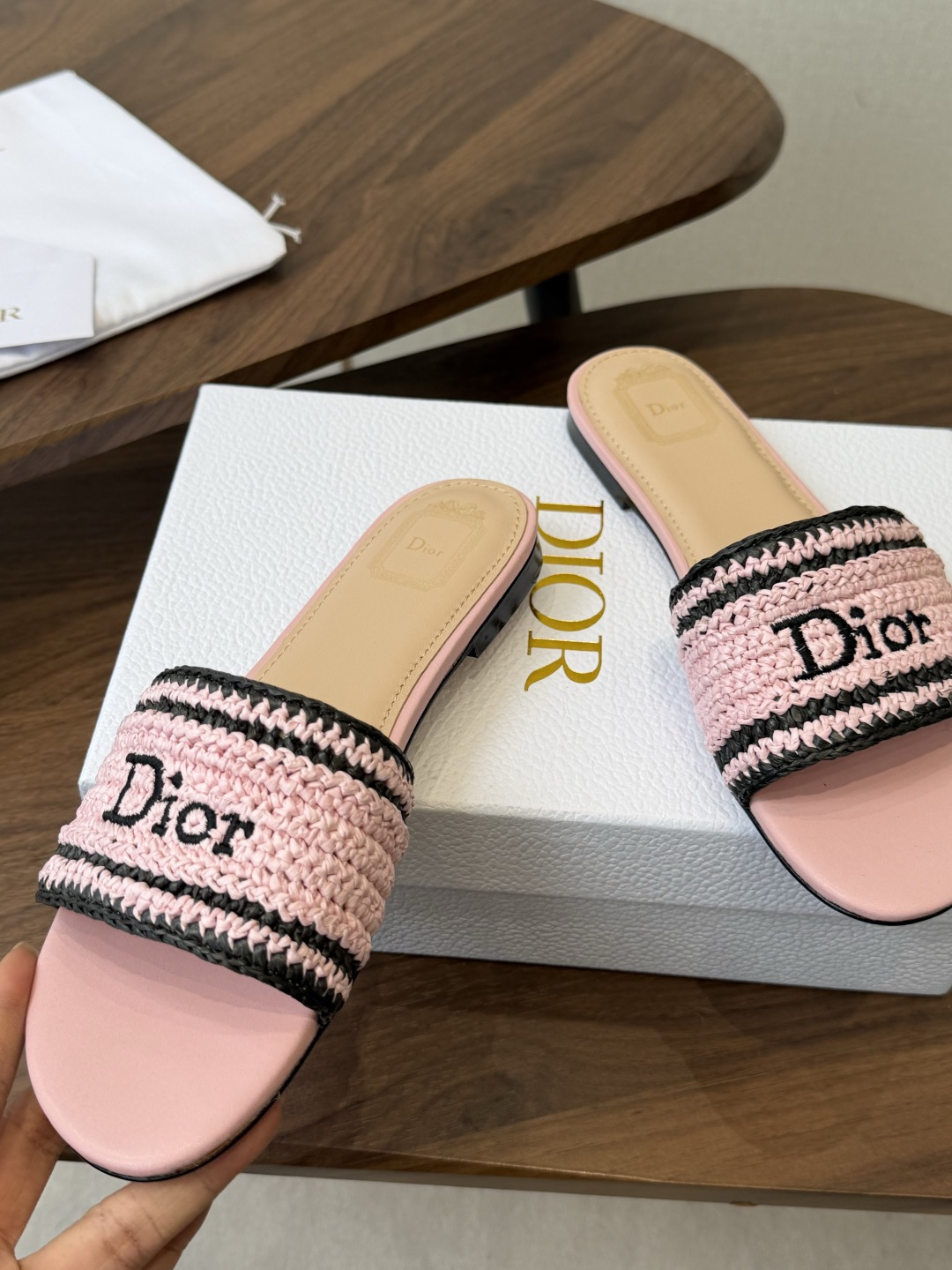 Dior |  迪奥早春新品走秀款CD刺绣logo度假风平底、粗跟拖鞋！ 硬货上新🆕❥代购级别！高级感十