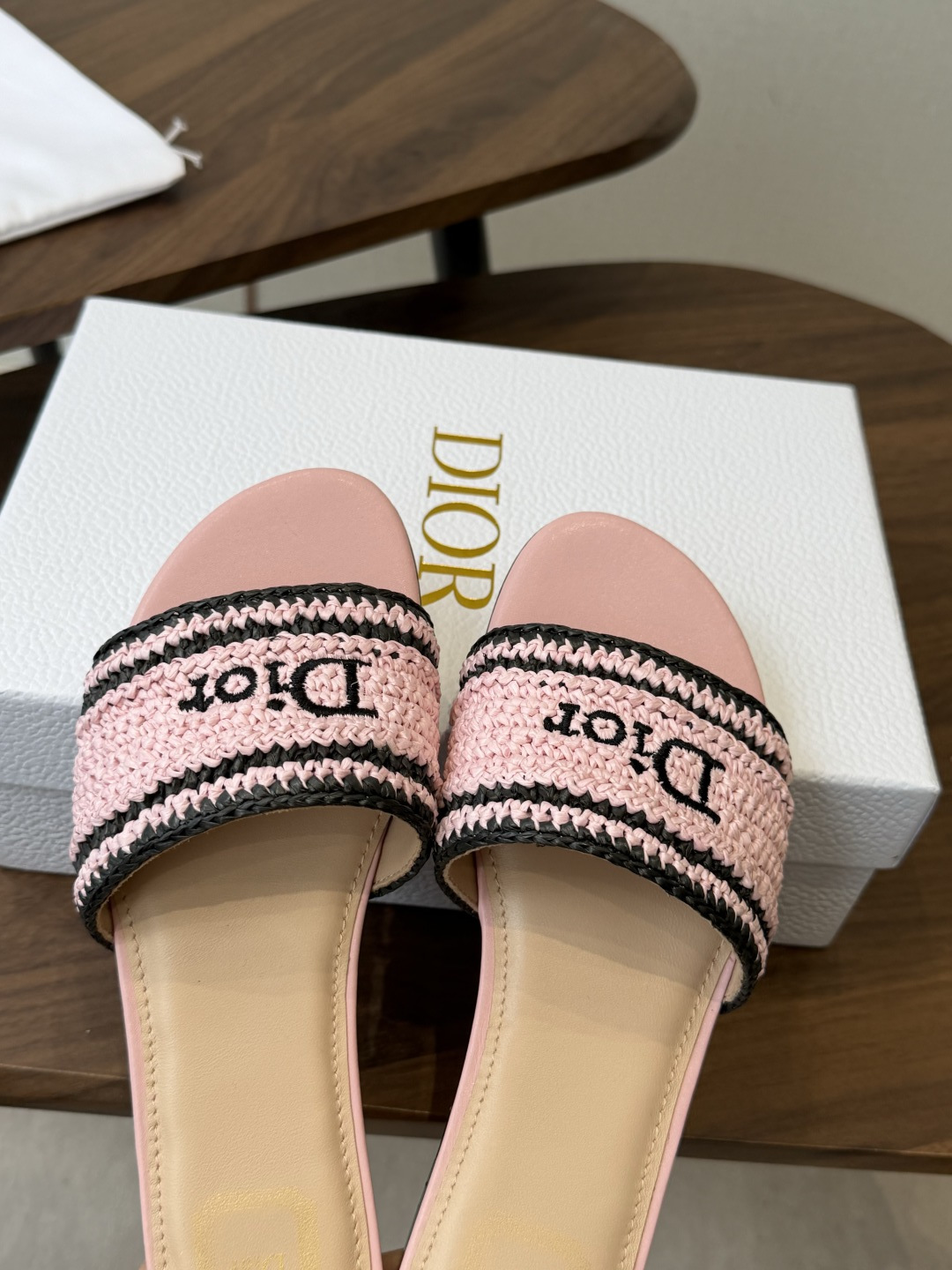 Dior |  迪奥早春新品走秀款CD刺绣logo度假风平底、粗跟拖鞋！ 硬货上新🆕❥代购级别！高级感十