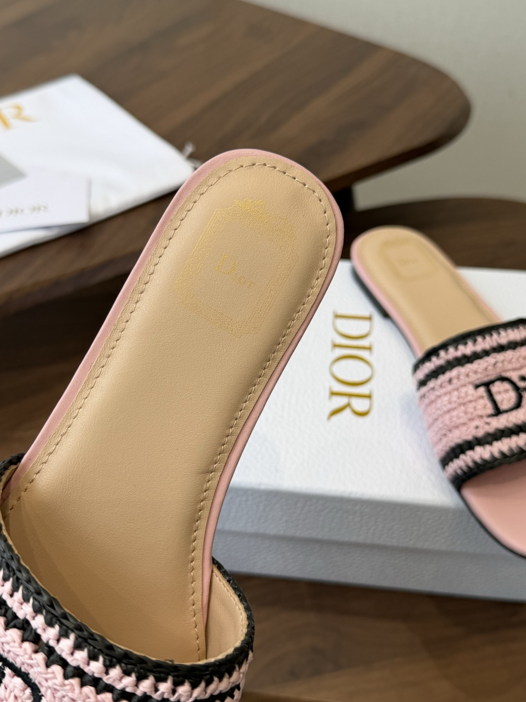 Dior |  迪奥早春新品走秀款CD刺绣logo度假风平底、粗跟拖鞋！ 硬货上新🆕❥代购级别！高级感十