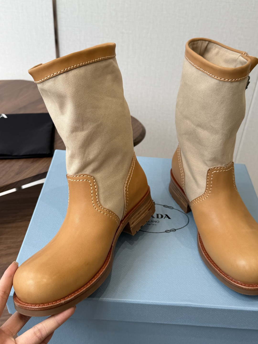 Prada普拉达 26ss 秋冬 复古西部牛仔靴时尚机车马丁靴，独到味道，人人都爱也轻松驾驭 每年都会爆