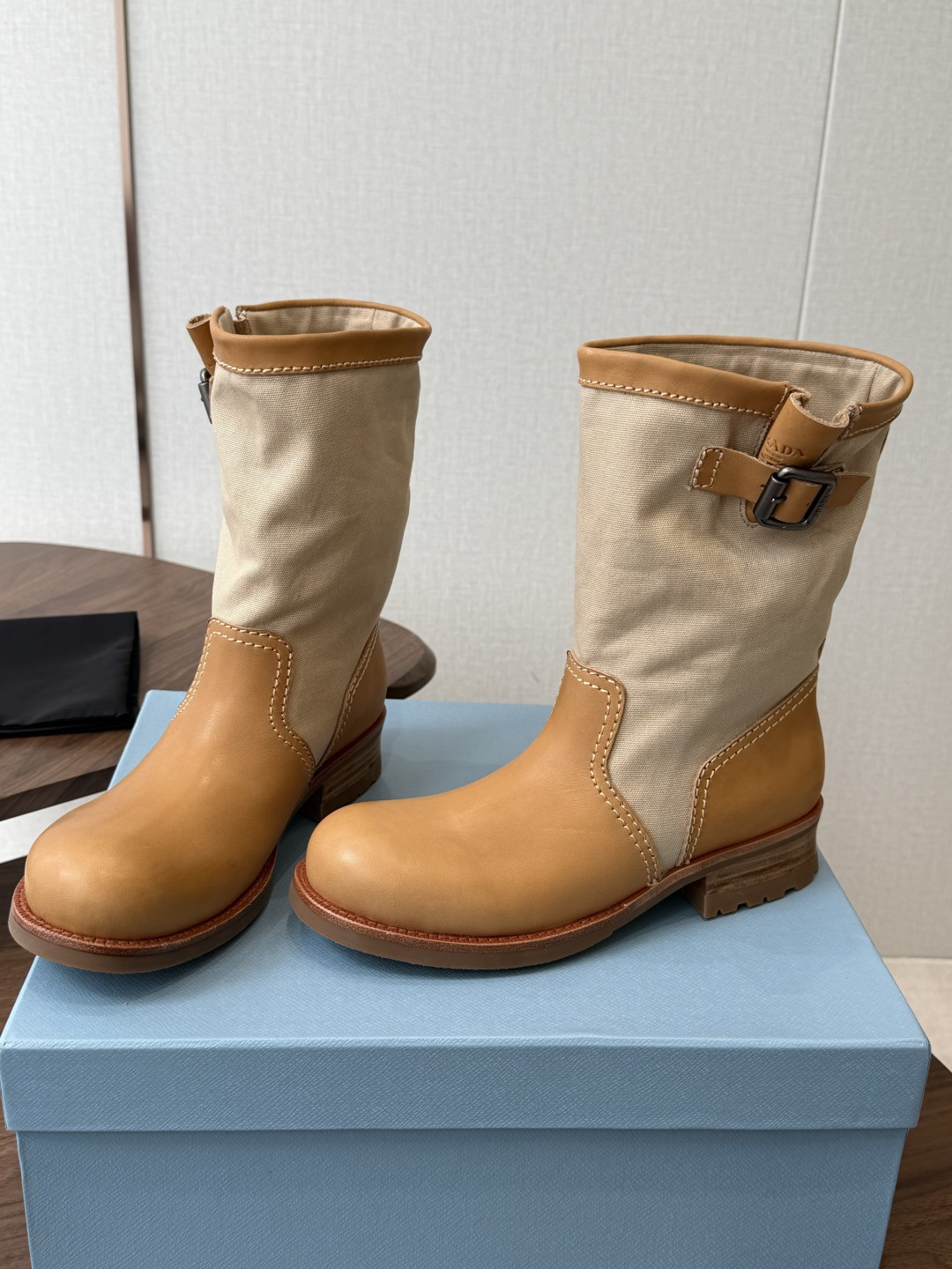 Prada普拉达 26ss 秋冬 复古西部牛仔靴时尚机车马丁靴，独到味道，人人都爱也轻松驾驭 每年都会爆