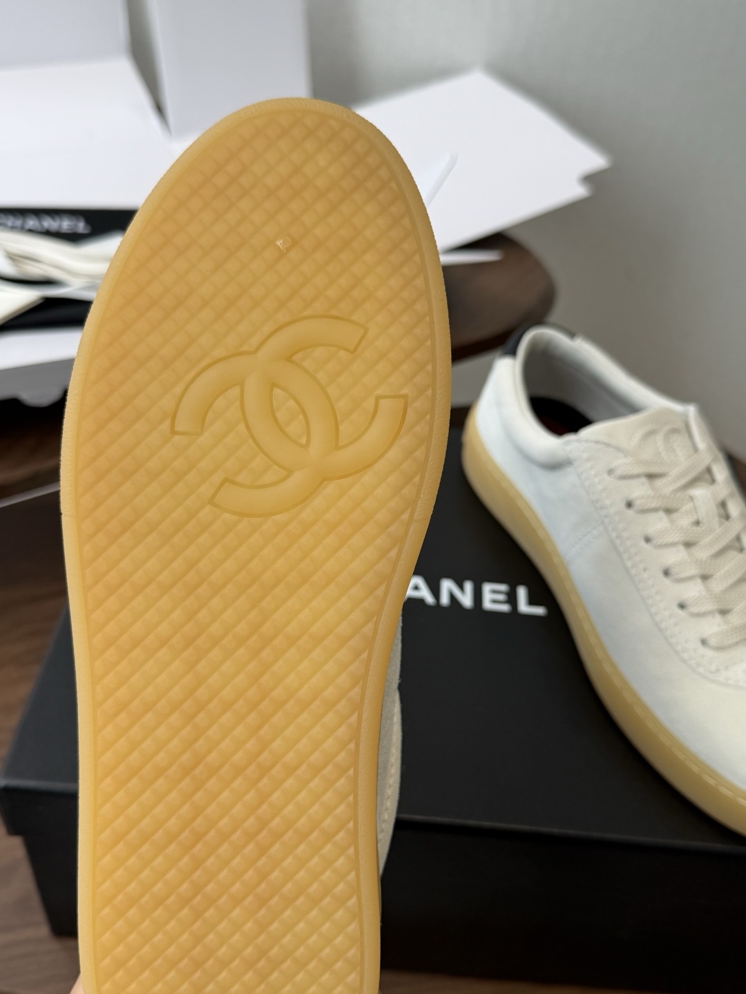 莞产CHANEL 26ss 春夏度假系列运动鞋 老钱风休闲鞋原版购入开发 做货 经典设计 鞋面:丝光 莞产CHANEL 26ss 春夏度假系列运动鞋 老钱风休闲鞋原版购入开发 做货 经典设计 鞋面:丝光