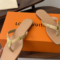 Louis vuitton 26ss 沙滩人字拖 又一爆款 最新 顶配版本LV一出即巅峰的超爆款拖鞋面包 Louis vuitton 26ss 沙滩人字拖 又一爆款 最新 顶配版本LV一出即巅峰的超爆款拖鞋面包