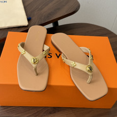 Louis vuitton 26ss 沙滩人字拖 又一爆款 最新 顶配版本LV一出即巅峰的超爆款拖鞋面包 Louis vuitton 26ss 沙滩人字拖 又一爆款 最新 顶配版本LV一出即巅峰的超爆款拖鞋面包