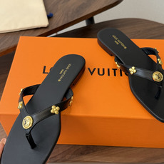 Louis vuitton 26ss 沙滩人字拖 又一爆款 最新 顶配版本LV一出即巅峰的超爆款拖鞋面包 Louis vuitton 26ss 沙滩人字拖 又一爆款 最新 顶配版本LV一出即巅峰的超爆款拖鞋面包