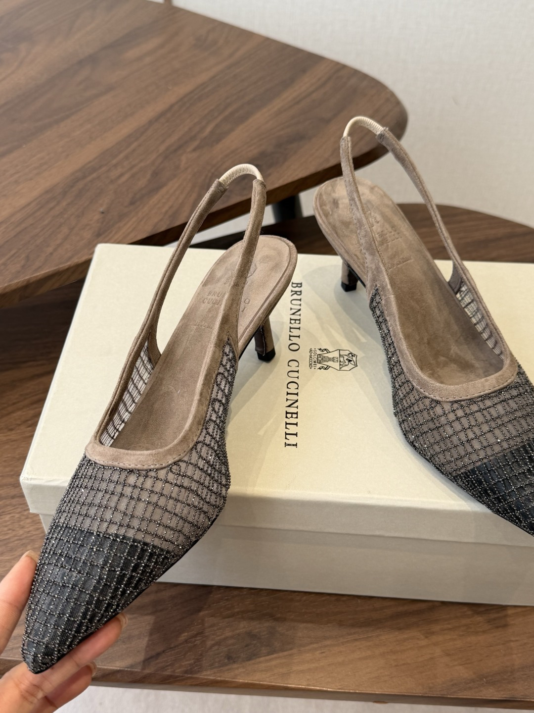 Brunello Cucinelli 26ss女士镶珠装饰休闲穆勒拖鞋凉鞋 BC新款新品女士条纹麂皮穆勒 Brunello Cucinelli 26ss女士镶珠装饰休闲穆勒拖鞋凉鞋 BC新款新品女士条纹麂皮穆勒