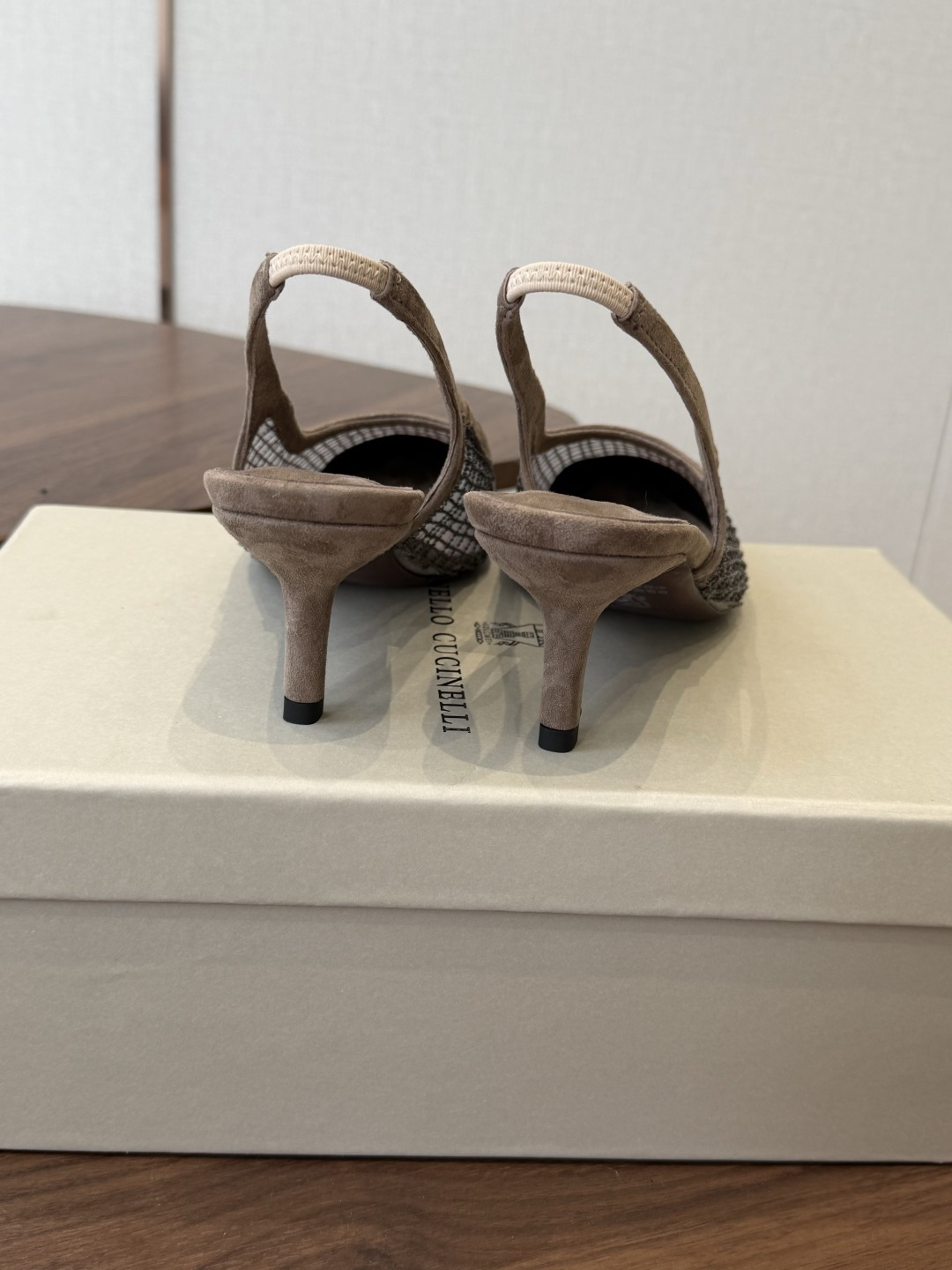 Brunello Cucinelli 26ss女士镶珠装饰休闲穆勒拖鞋凉鞋 BC新款新品女士条纹麂皮穆勒 Brunello Cucinelli 26ss女士镶珠装饰休闲穆勒拖鞋凉鞋 BC新款新品女士条纹麂皮穆勒