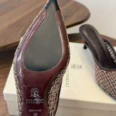 Brunello Cucinelli 26ss女士镶珠装饰休闲穆勒拖鞋凉鞋 BC新款新品女士条纹麂皮穆勒 Brunello Cucinelli 26ss女士镶珠装饰休闲穆勒拖鞋凉鞋 BC新款新品女士条纹麂皮穆勒
