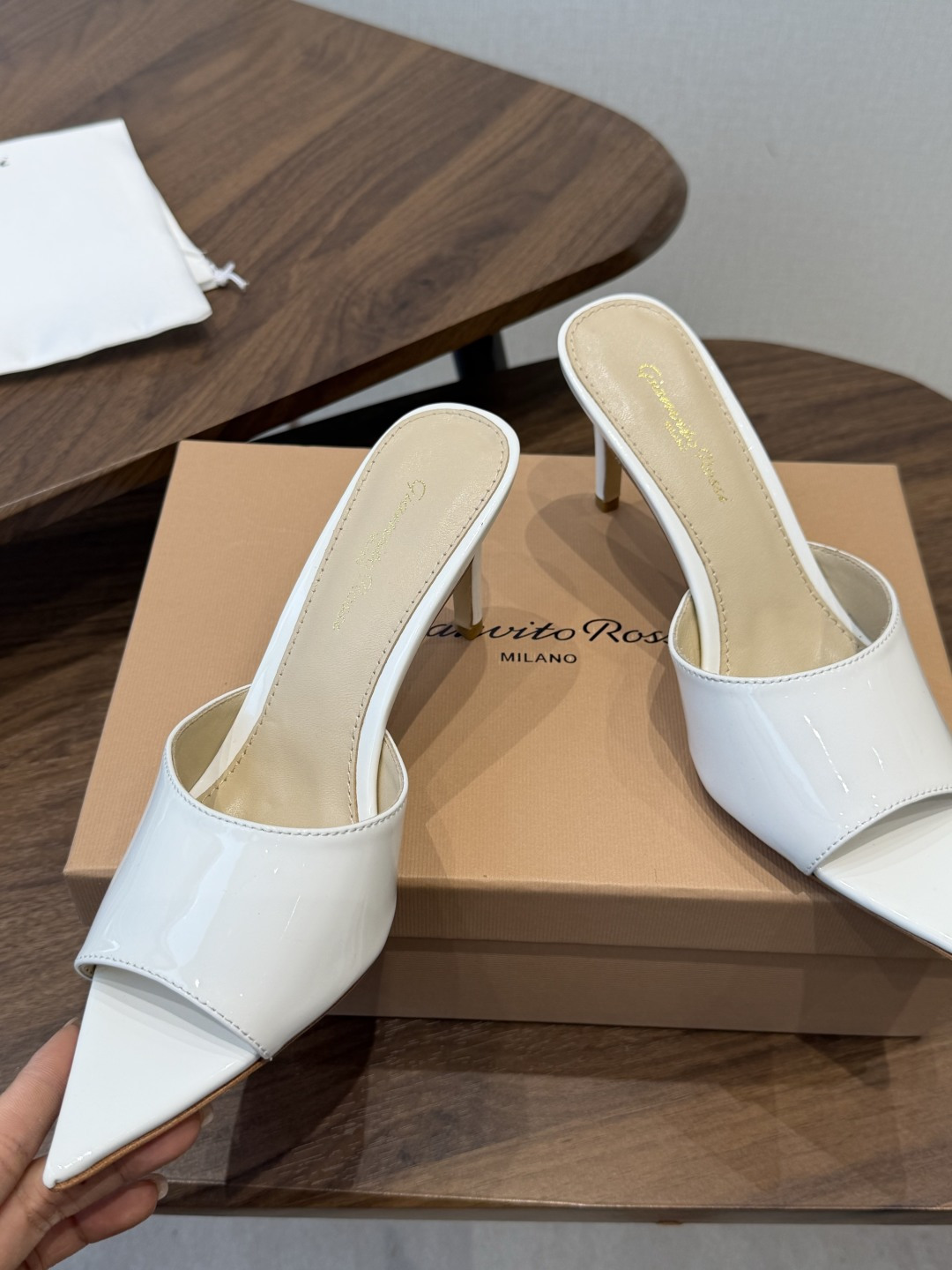 吉安维托·罗西Gianvito Rossi 26春夏 尖头 细跟 凉拖鞋！轻松移动，高跟凉拖鞋！特色钻扣