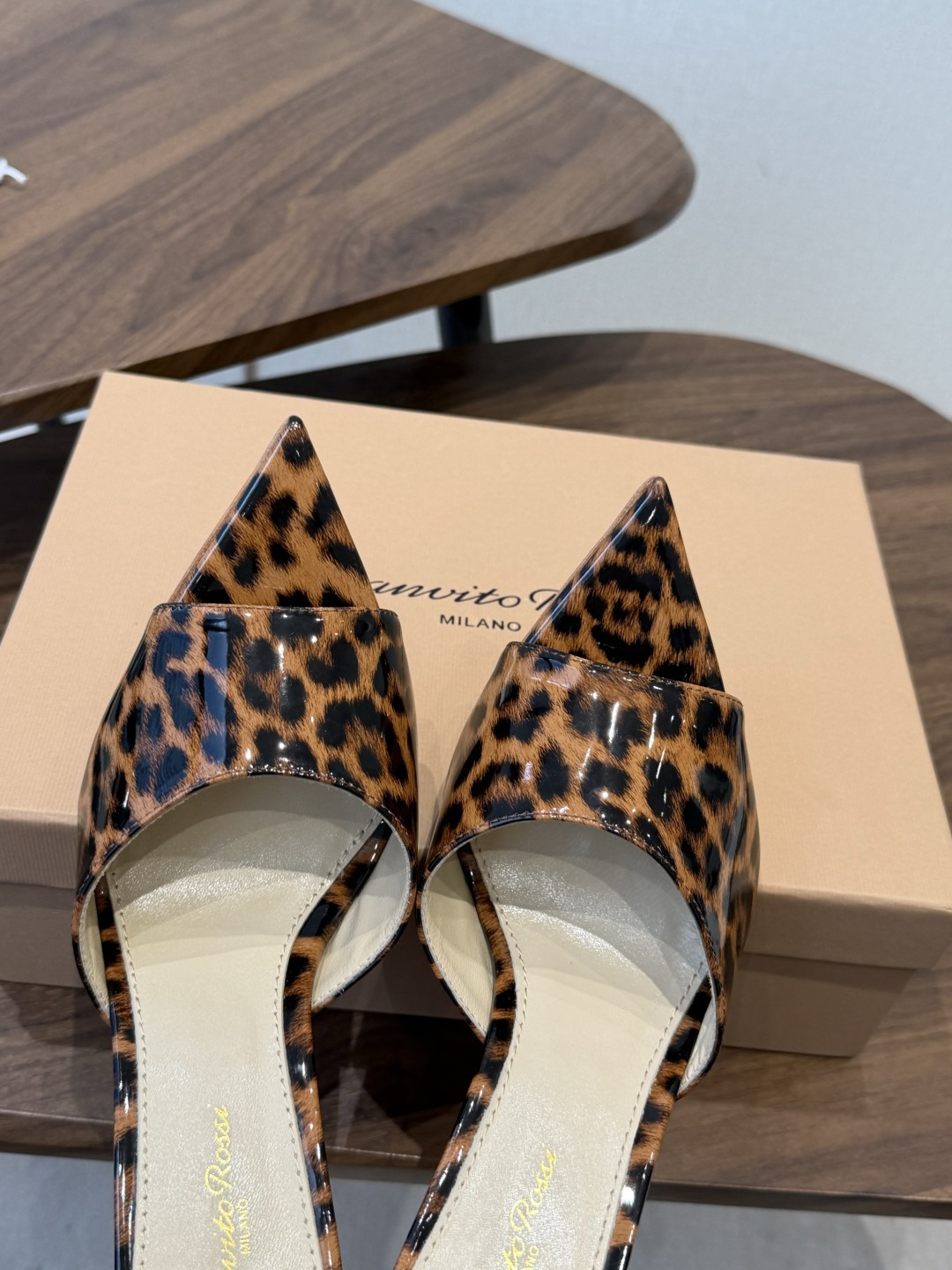 吉安维托·罗西Gianvito Rossi 26春夏 尖头 细跟 凉拖鞋！轻松移动，高跟凉拖鞋！特色钻扣