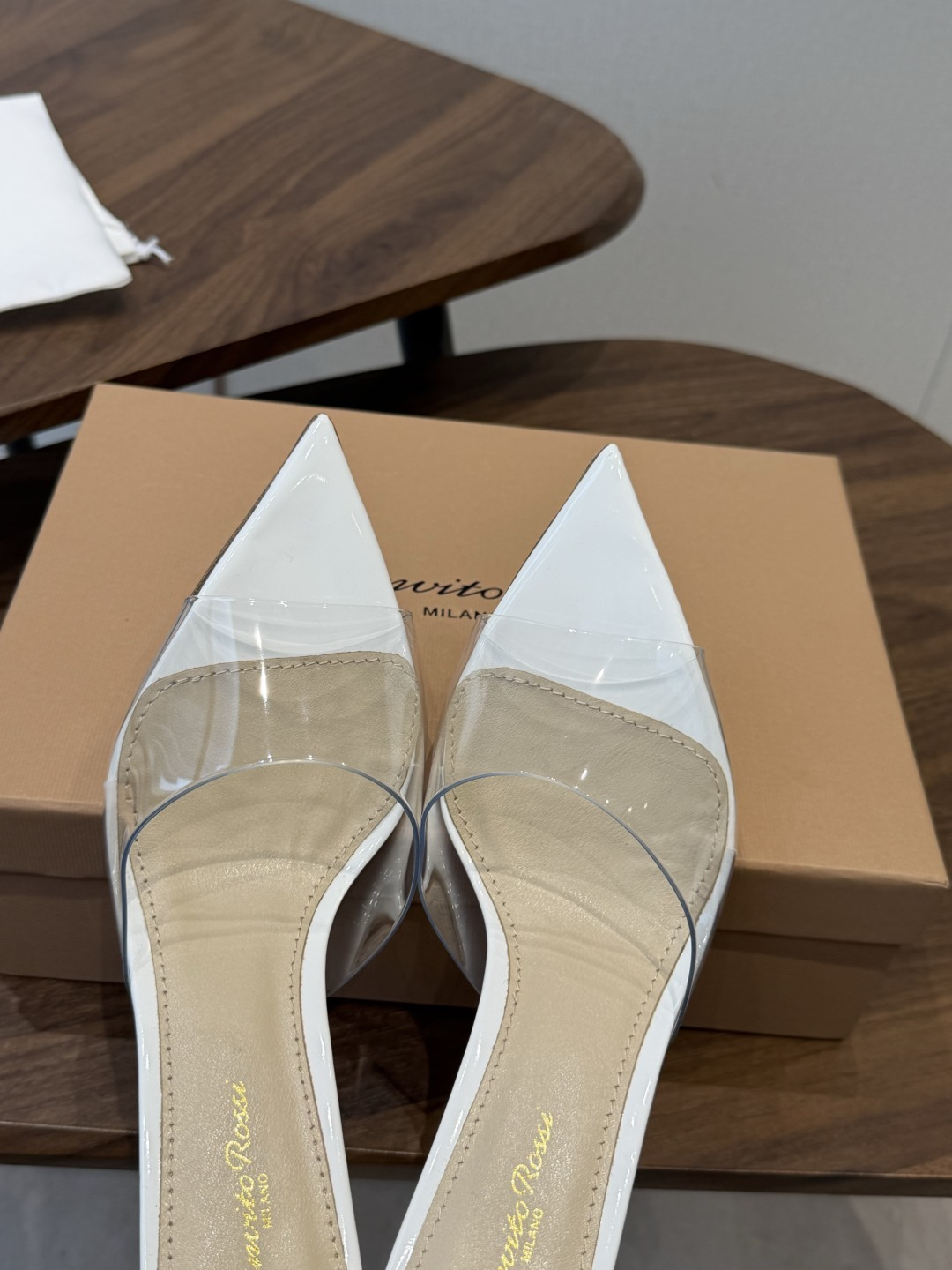 吉安维托·罗西Gianvito Rossi 26春夏 尖头 细跟 凉拖鞋！轻松移动，高跟凉拖鞋！特色钻扣