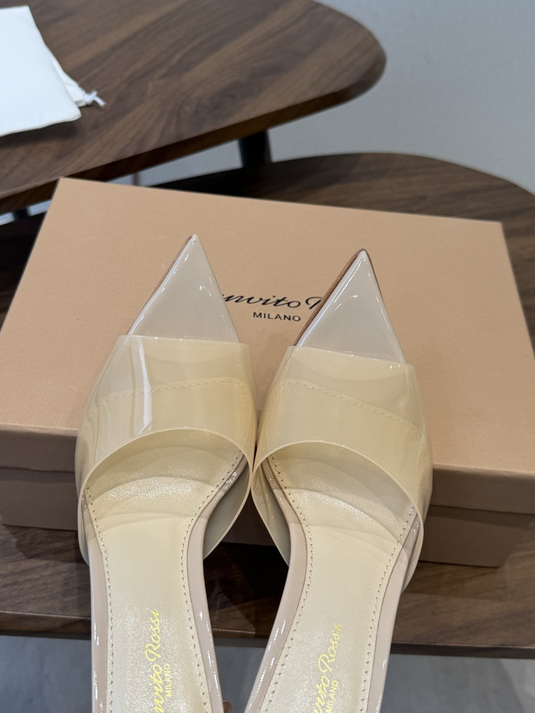 吉安维托·罗西Gianvito Rossi 26春夏 尖头 细跟 凉拖鞋！轻松移动，高跟凉拖鞋！特色钻扣